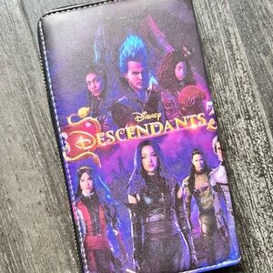 Descendants 3 full zip wallet in great contion